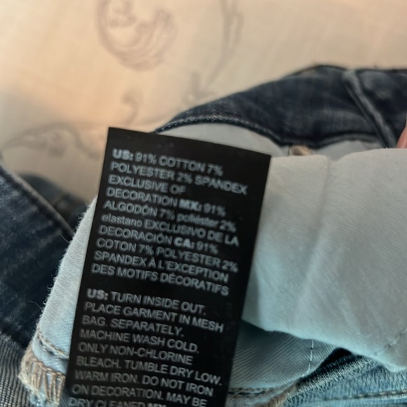 White House Black Market Mid-Rise Snake Trim Ankle Jeans Everyday Soft Sz 2 - Picture 12 of 14